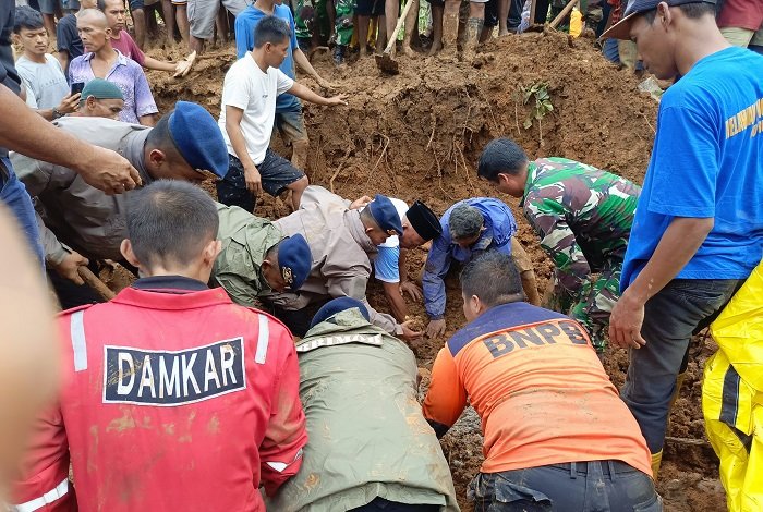 Banjir Dan Longsor Di Provinsi Sumatera Barat Sebanyak Orang