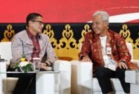 Menteri Pariwisata dan Ekonomi Kreatif Sandiaga Uno Bersama Gubernur Jawa Tengah, Ganjar Pranowo. (Dok. Jatengprov.go.id)  