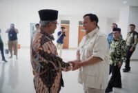 Menteri Pertahanan RI Prabowo Subianto meyambangi Ketua Umum PP Muhammadiyah Haedar Nashir. (Dok. Tim Media Prabowo Subianto)
