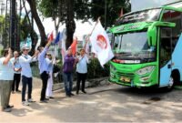 Organisasi relawan Sedulur Kaesang Jokowi memberangkatkan beberapa bus berbalut gambar Prabowo-Gibran. (Dok. TKN Prabowo - Giɓran)