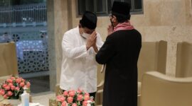Imam Besar Masjid Istiqlal, Nasaruddin Umar memberikan ucapan selamat kepada Prabowo Subianto dan Gibran Rakabuming Raka. (Dok. TIm Media Prabowo)