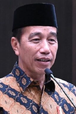 TPUA Serahkan Bukti Baru Dugaan Ijazah Palsu Jokowi ke Bareskrim